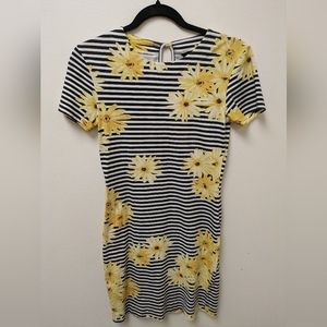 French Connection Daisy t-shirt dress. Women's size 6